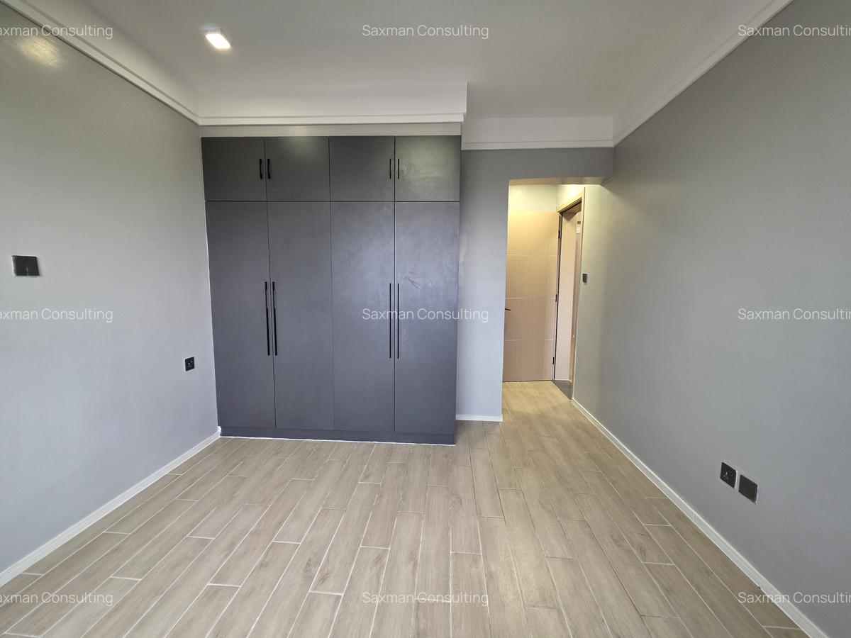 2 Bed Apartment with En Suite in Lavington - 8