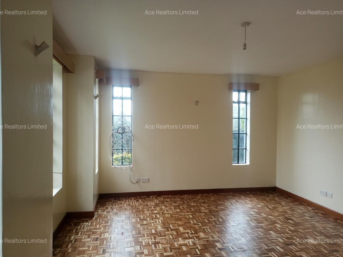 4 Bed Townhouse with En Suite at Near Isk School - 18
