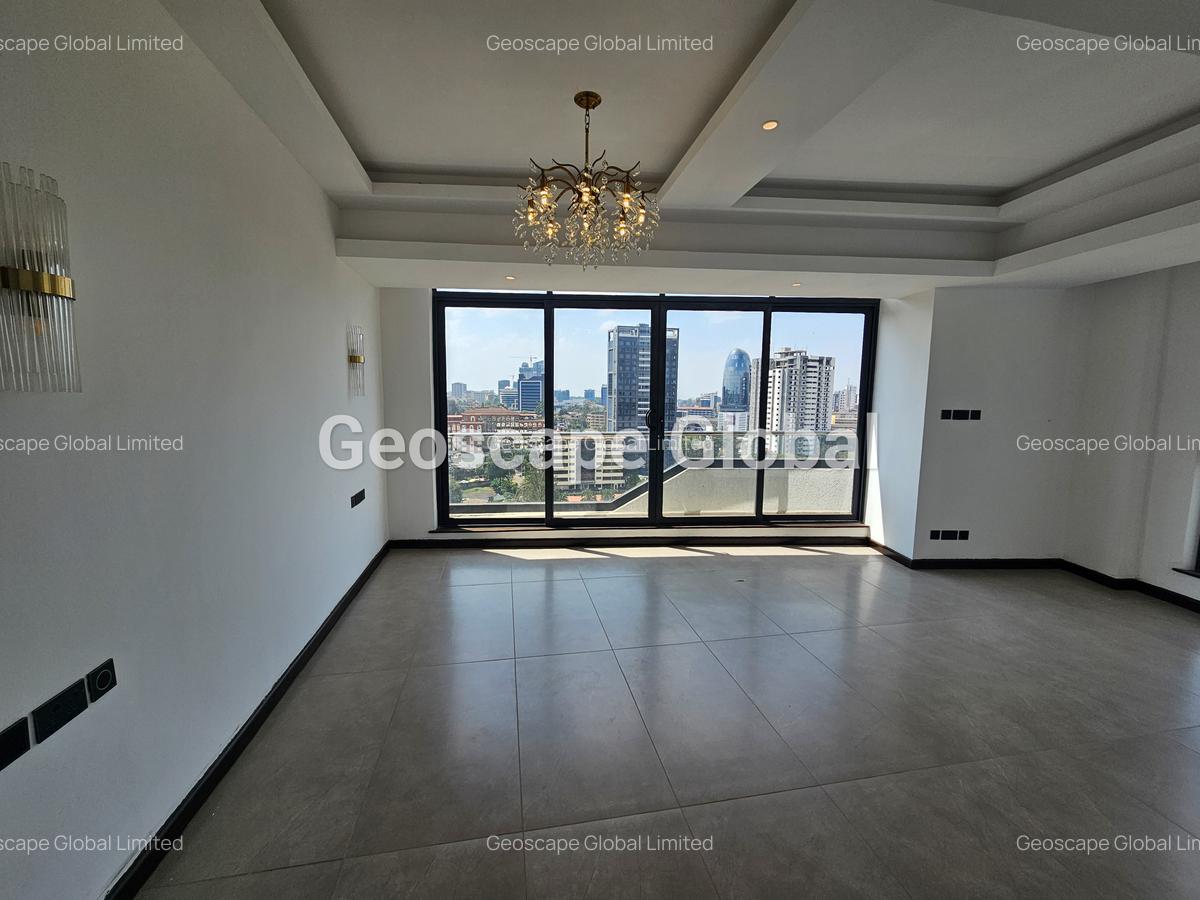 3 Bed Apartment with En Suite in Riverside - 3