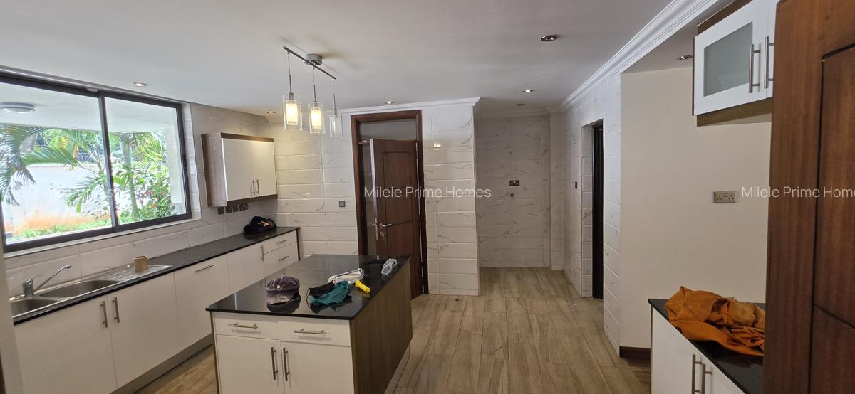 5 Bed Townhouse with En Suite in Lavington - 5