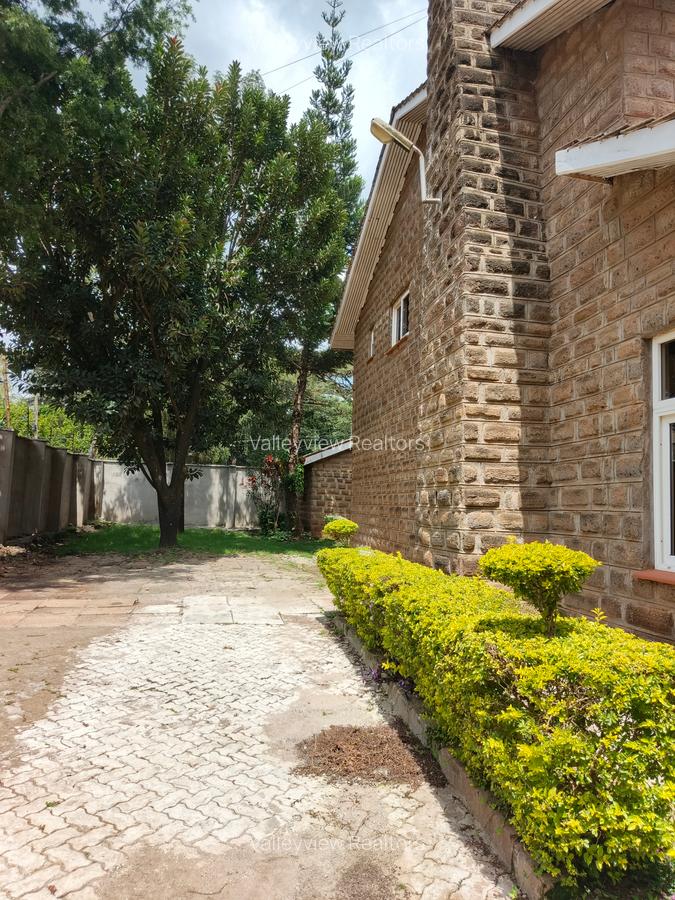 4 Bed Townhouse with En Suite at Lavington - 9