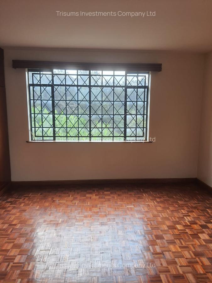 3 Bed Apartment with En Suite in Riverside - 4