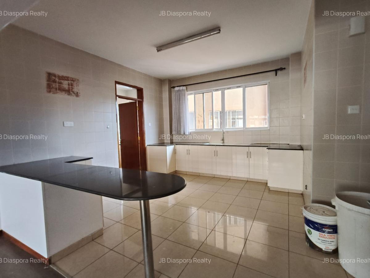 3 Bed Apartment with En Suite in Brookside - 1