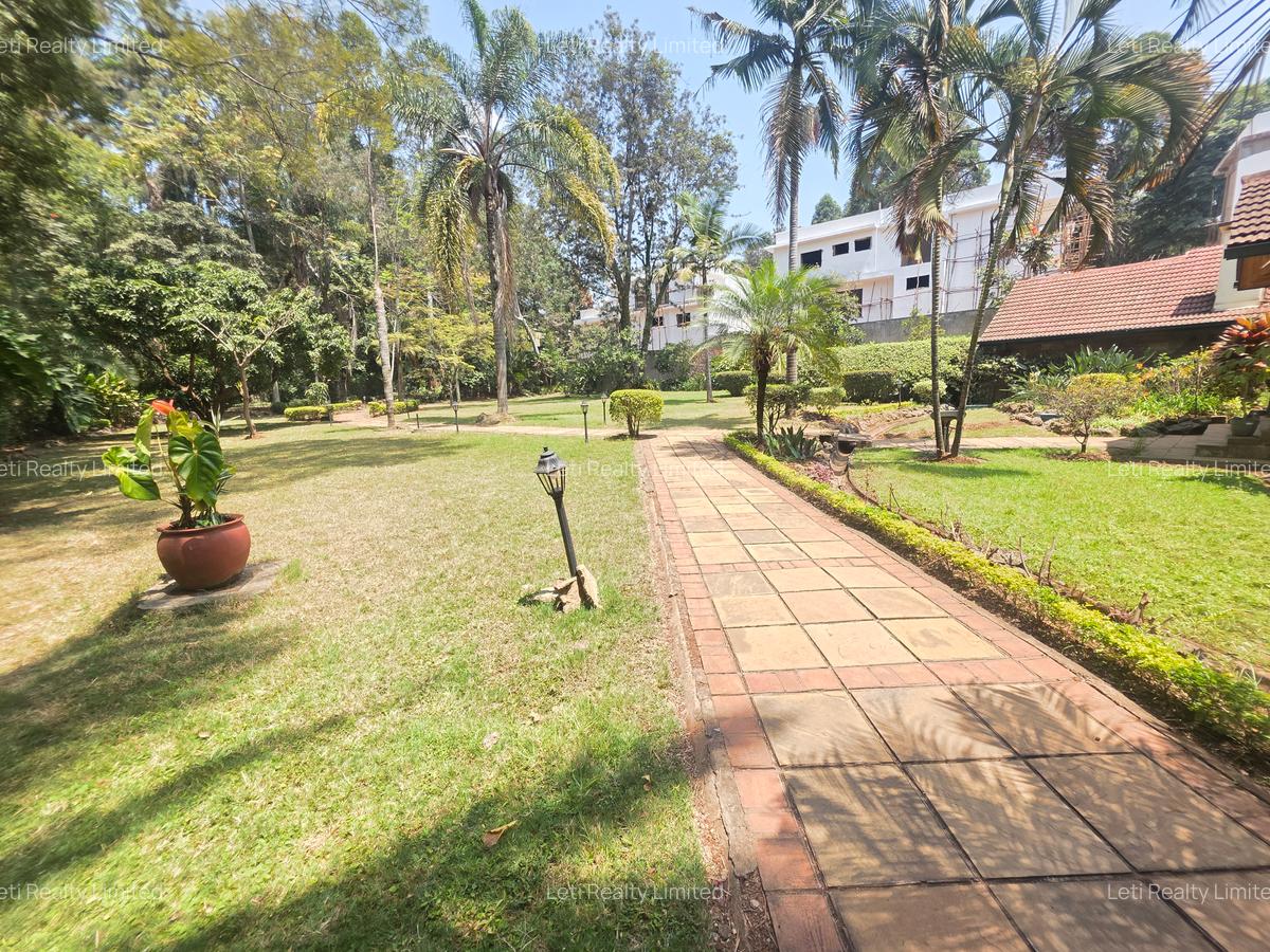 4 Bed House with En Suite in Lavington - 9