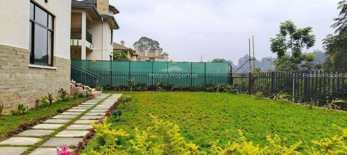 4 Bed House with En Suite in Rosslyn - 1