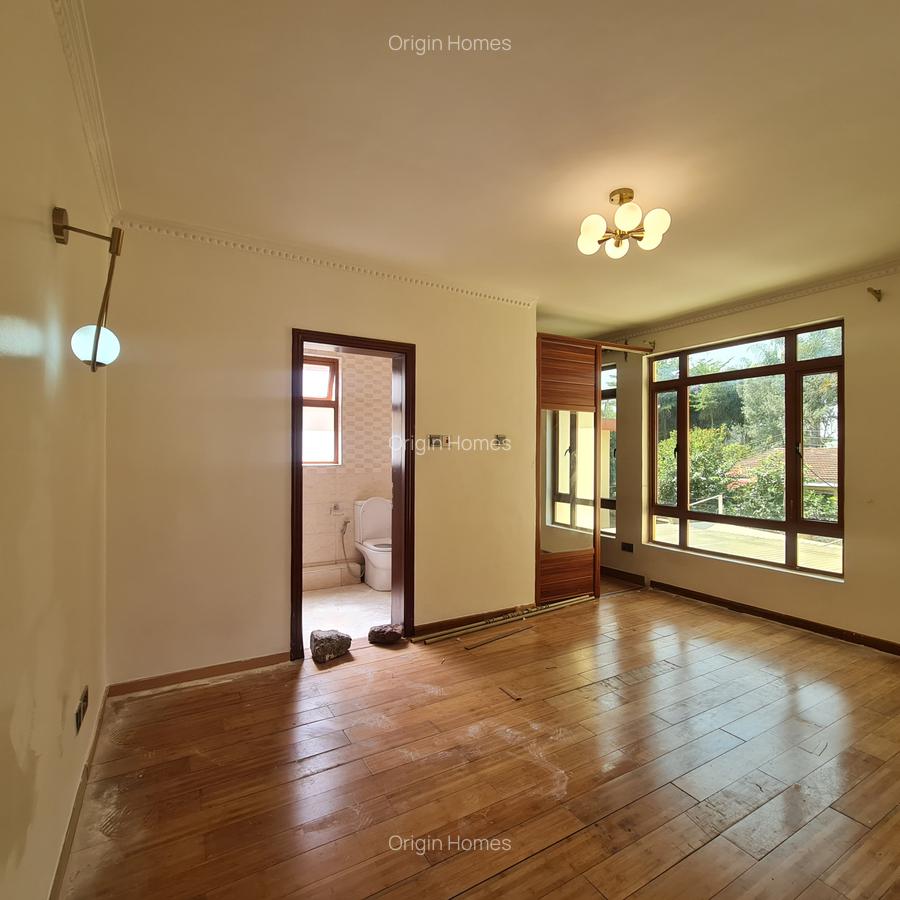 4 Bed Townhouse with En Suite at Lavington - 12