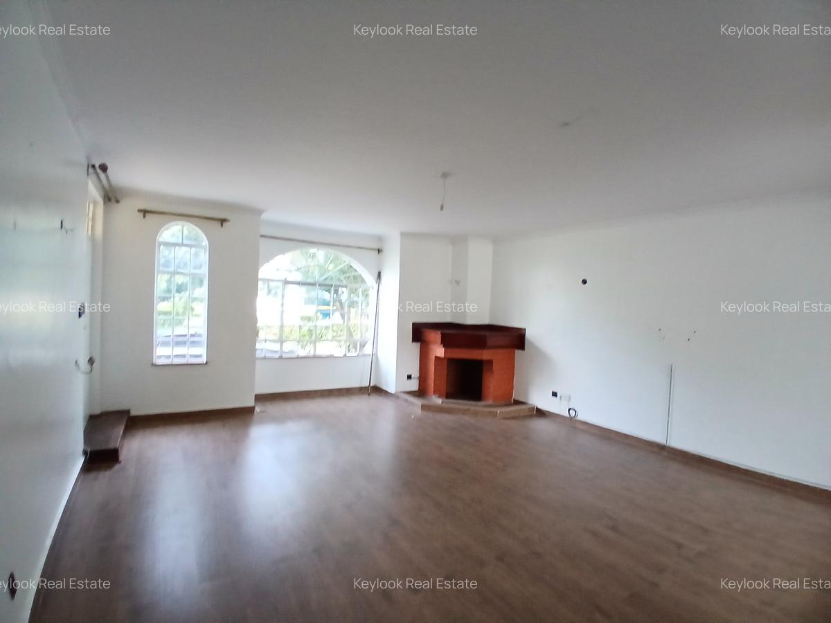 4 Bed Townhouse with En Suite at Lavington - 19