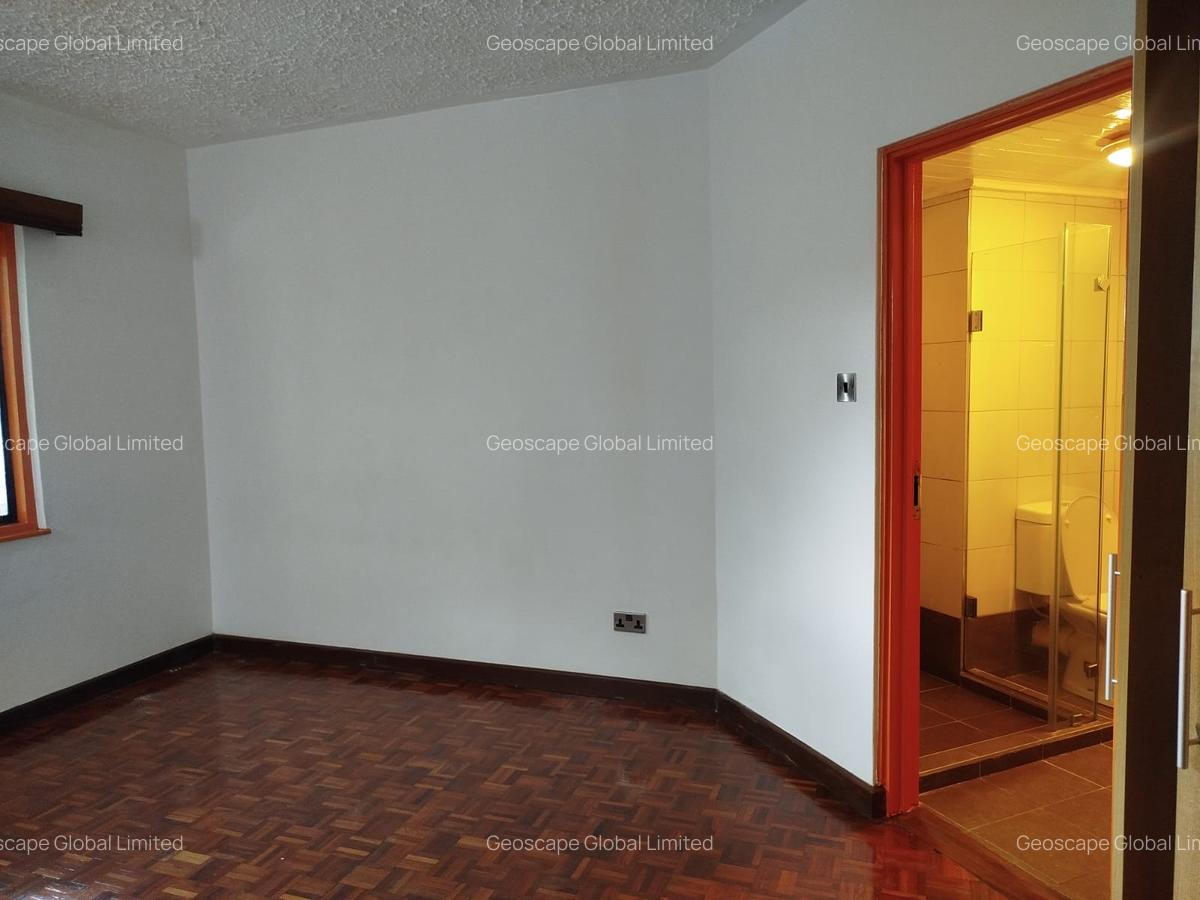3 Bed Apartment with En Suite in Riverside - 10