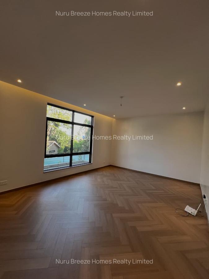 5 Bed Townhouse with En Suite in Lavington - 6