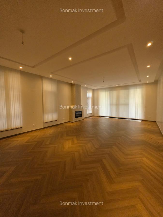 5 Bed Townhouse with En Suite at Lavington Green - 10