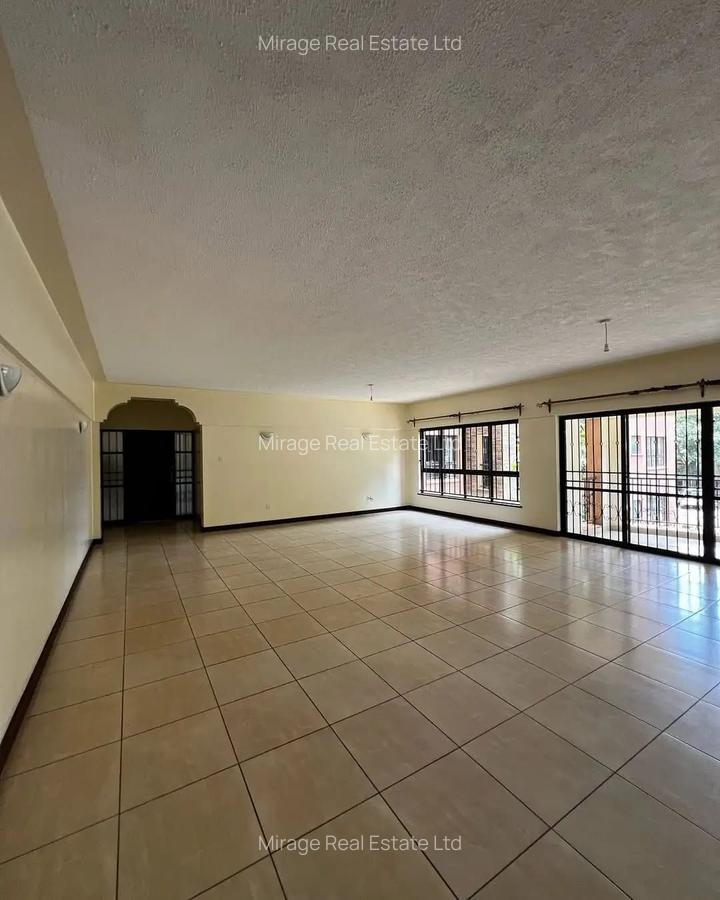4 Bed Apartment with En Suite in Brookside - 10
