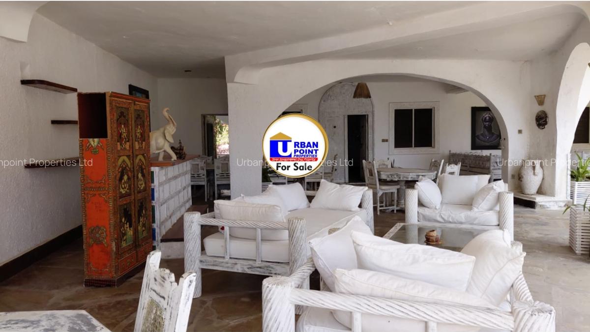 8 Bed House with En Suite in Watamu - 16