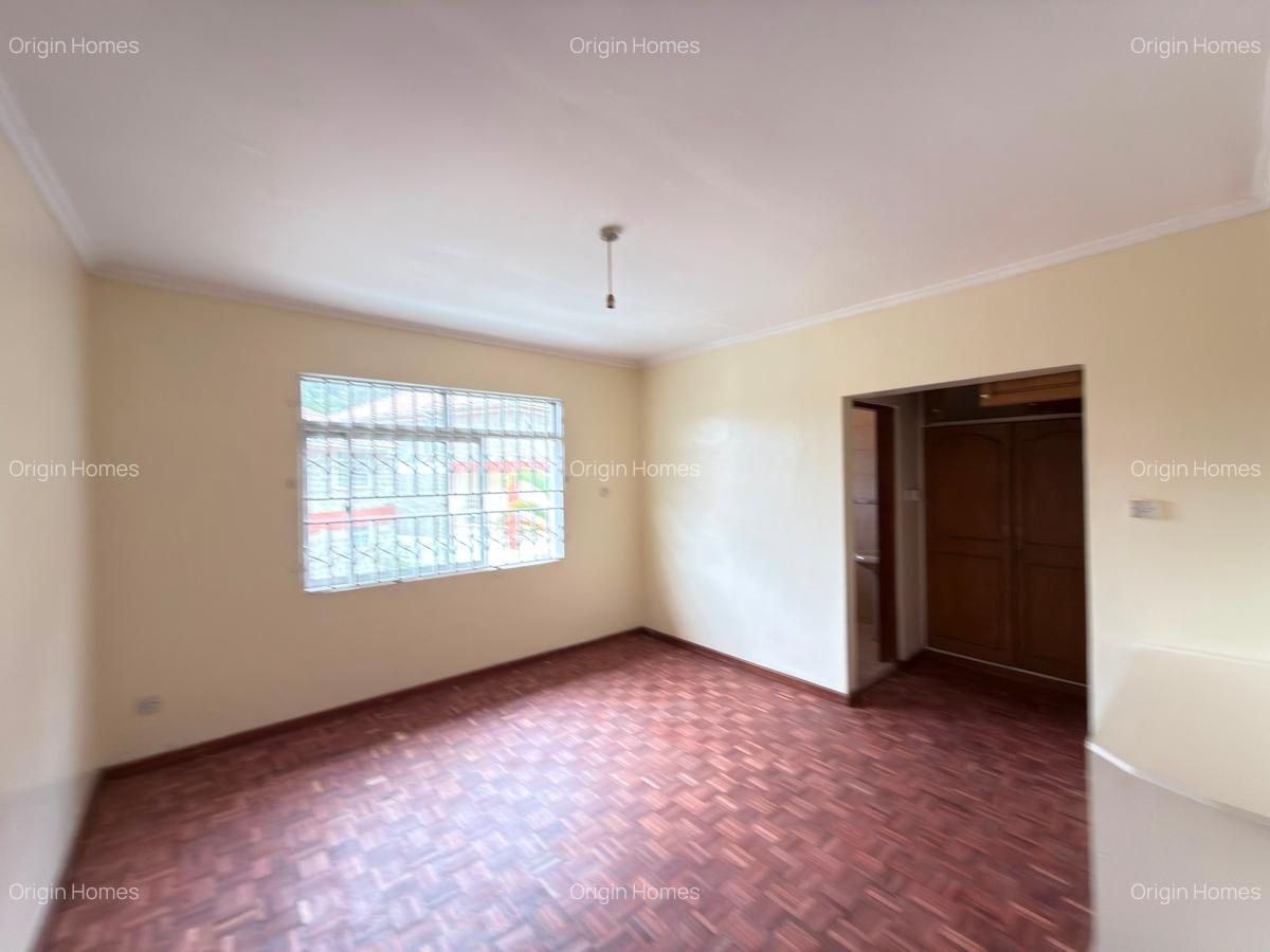 4 Bed Townhouse with En Suite at Lavington - 9