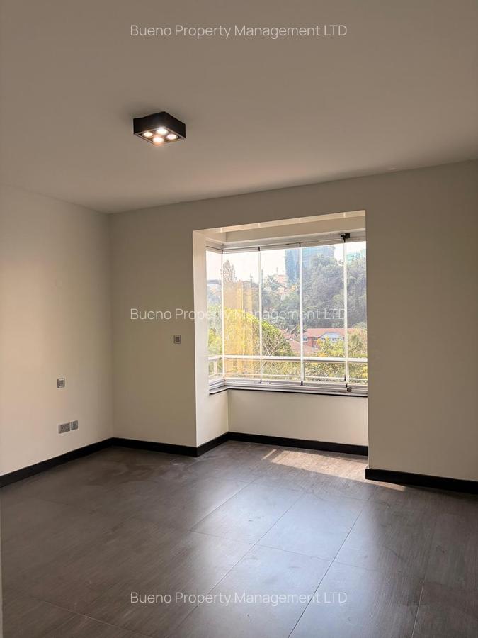 3 Bed Apartment with Swimming Pool in Riverside - 9