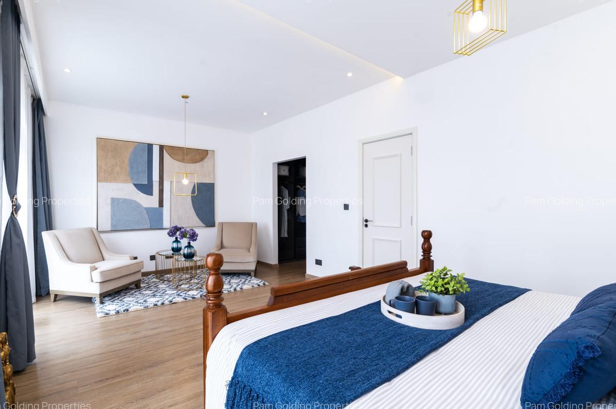 4 Bed Townhouse with Swimming Pool at Crawford Road - 17