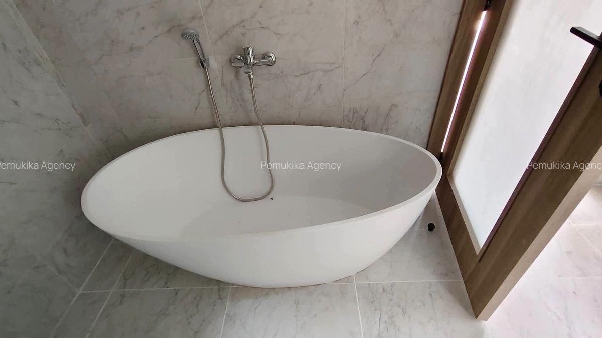 5 Bed Villa with En Suite in Runda - 5