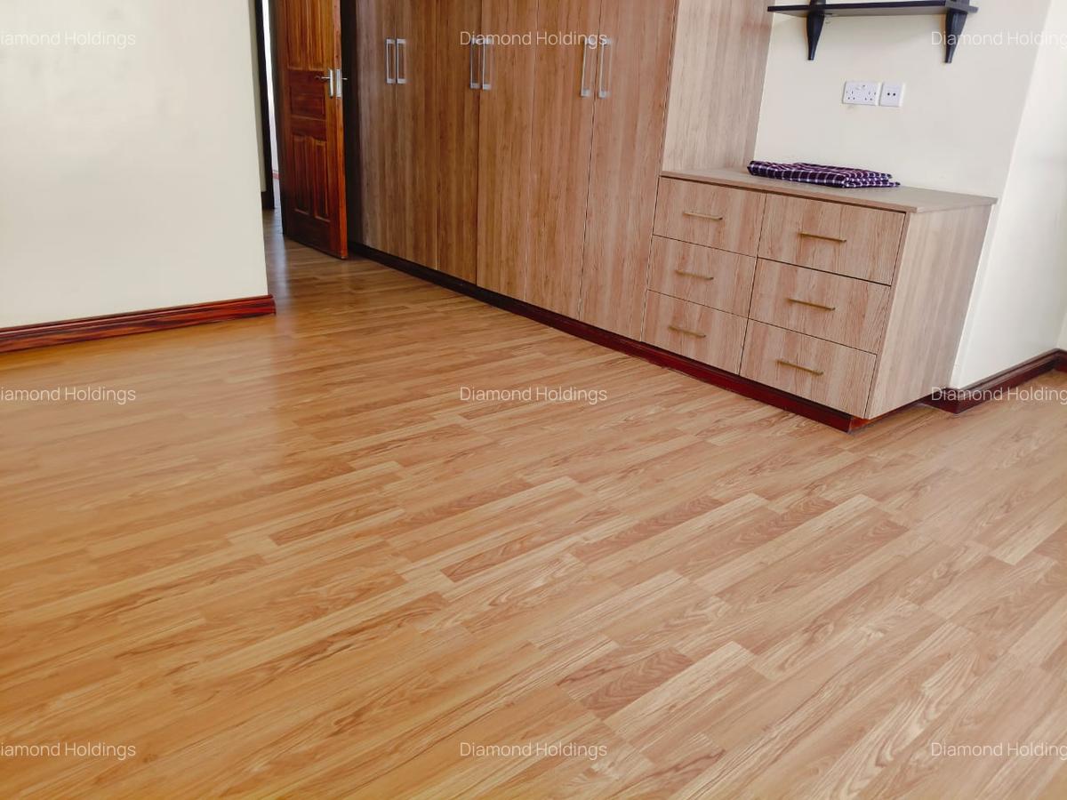 3 Bed Apartment with En Suite at Parklands - 8