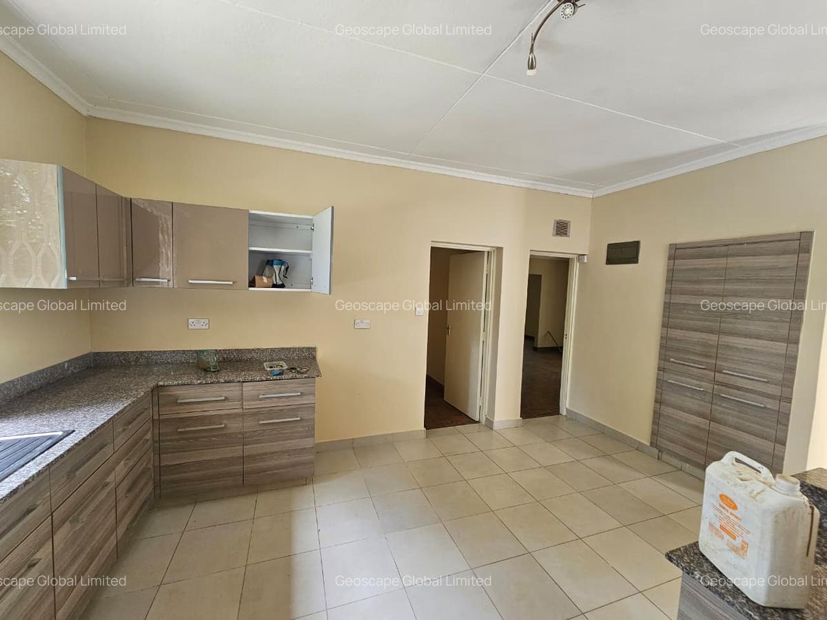 4 Bed House with En Suite in Spring Valley - 6