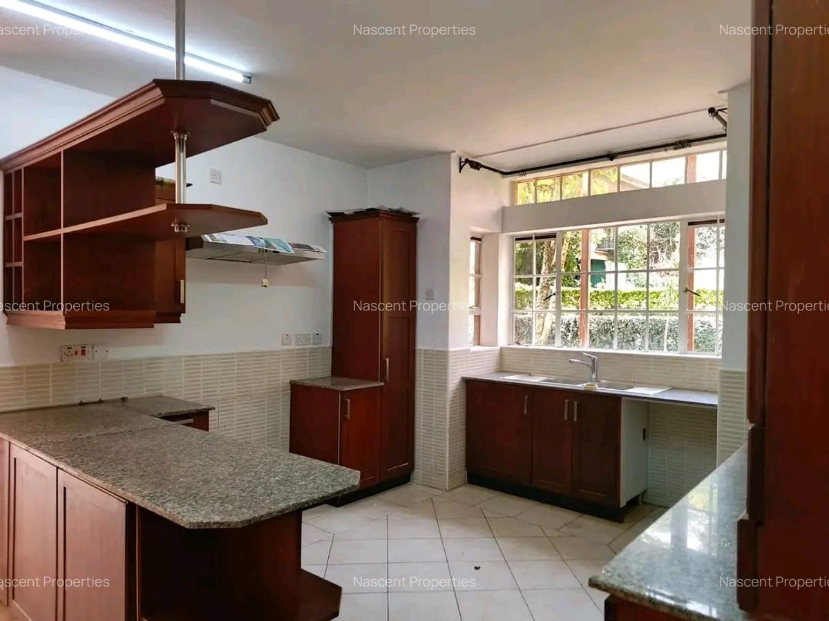5 Bed House with En Suite in Rosslyn - 7