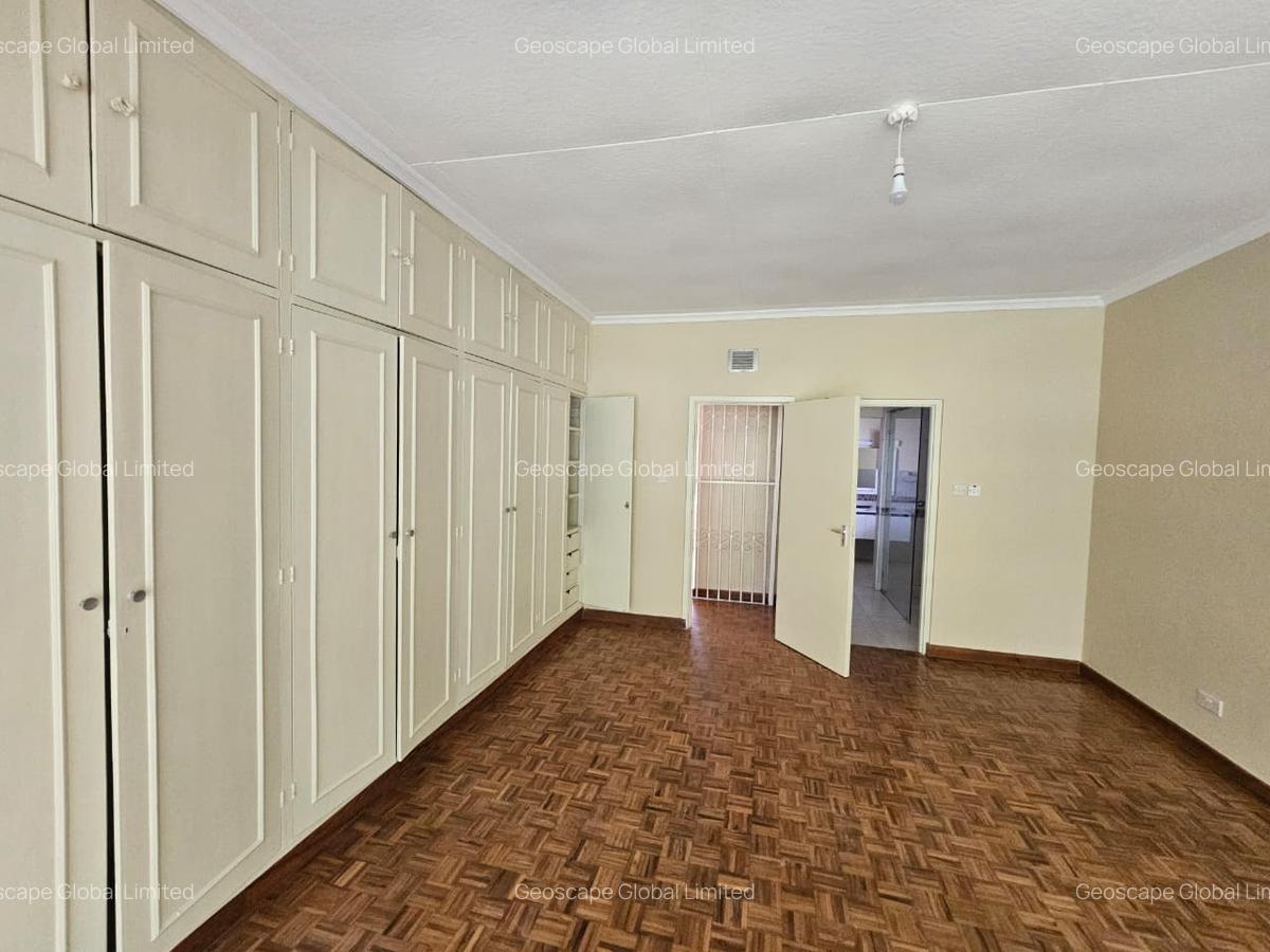 4 Bed House with En Suite in Spring Valley - 14