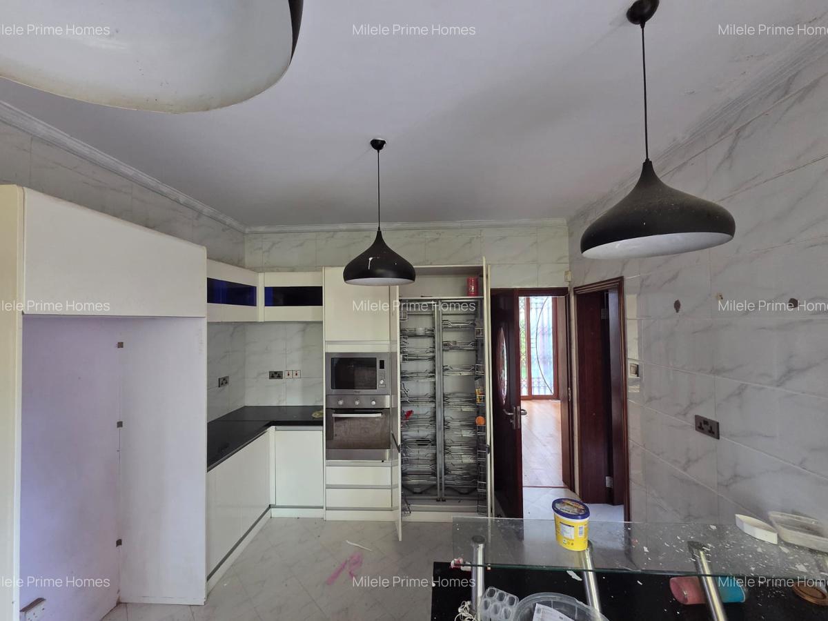5 Bed Villa with En Suite in Lavington - 16