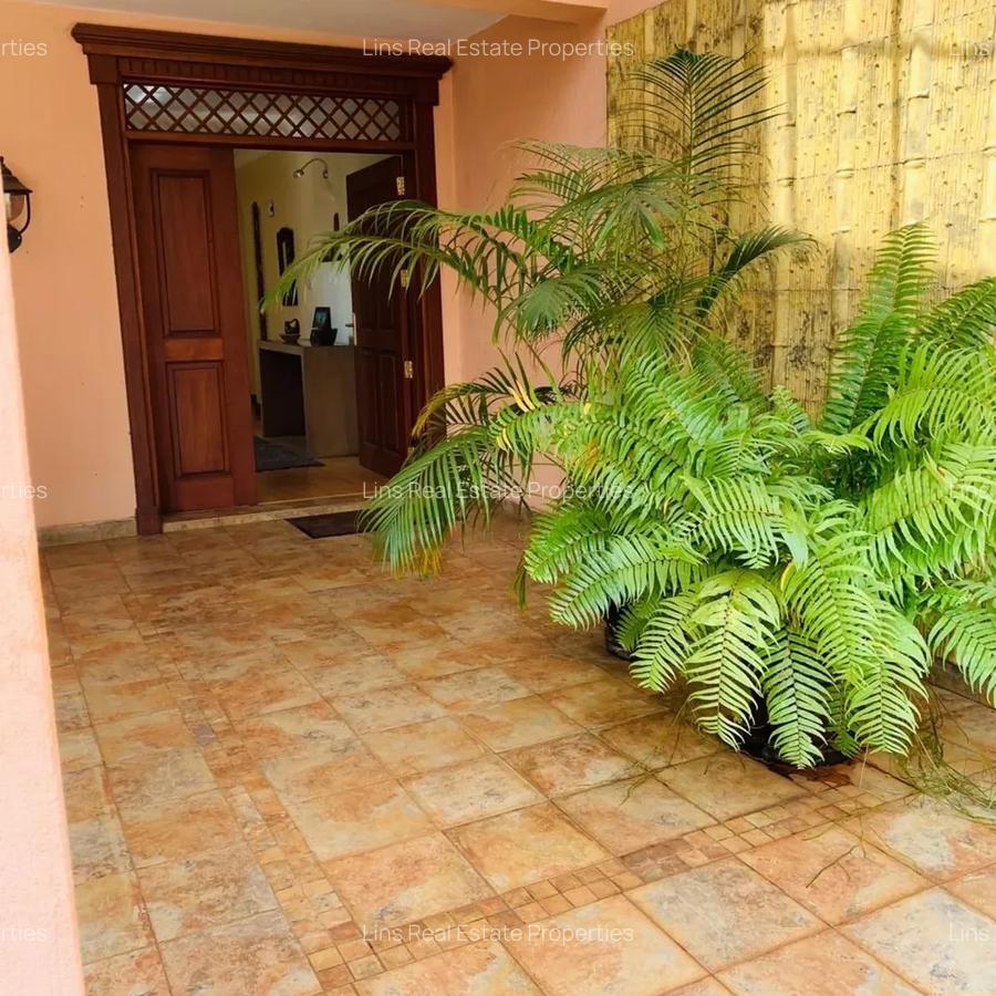 5 Bed Townhouse with En Suite in Lavington - 6