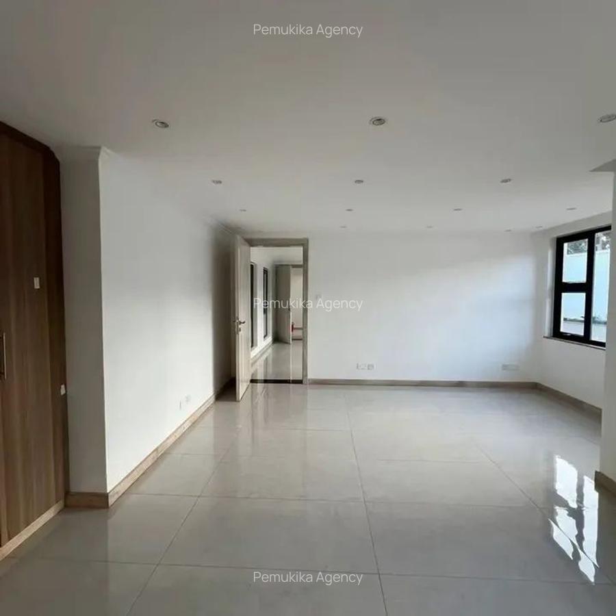 6 Bed Townhouse with En Suite in Runda - 14