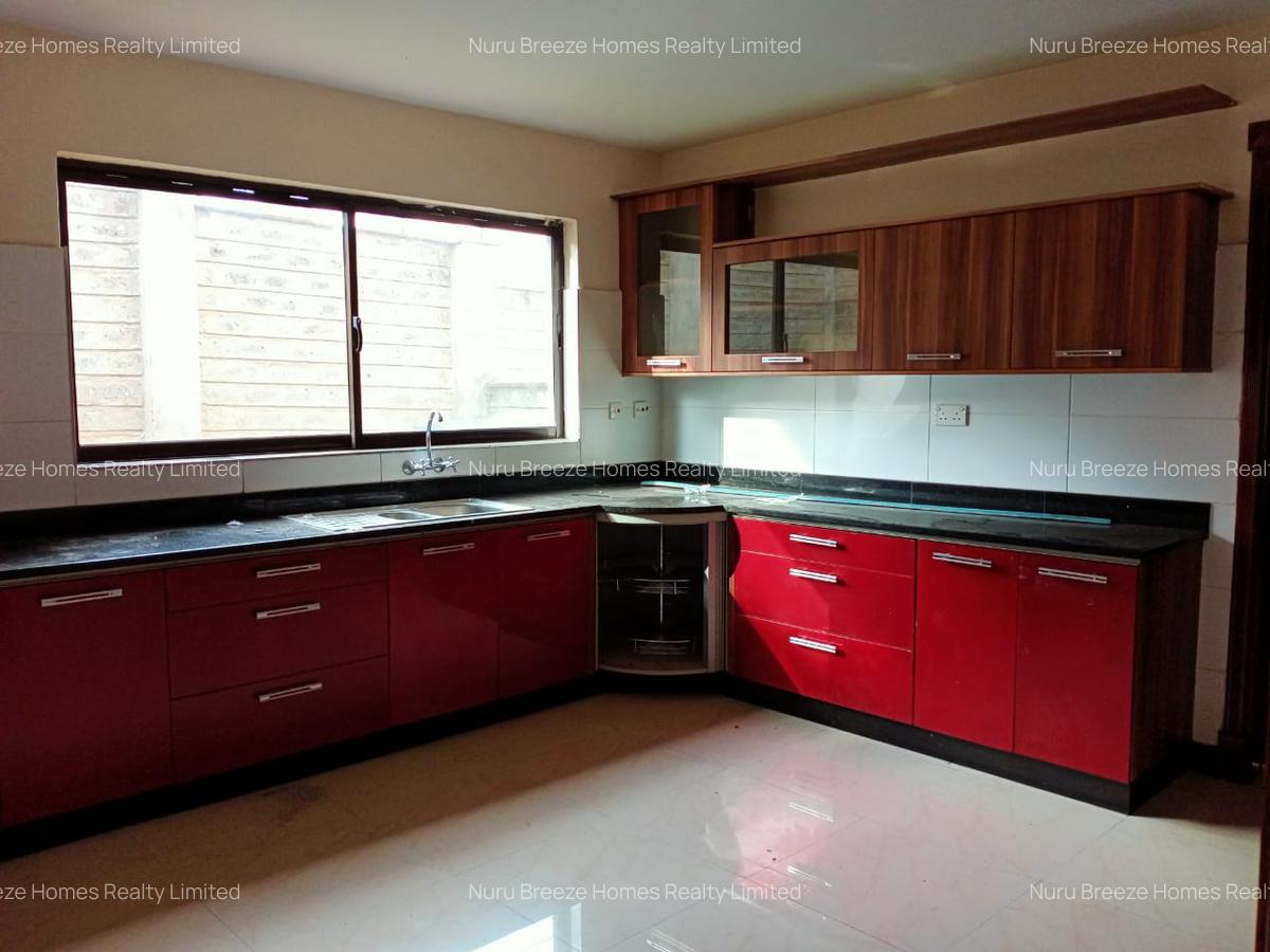5 Bed Townhouse with En Suite in Brookside - 7