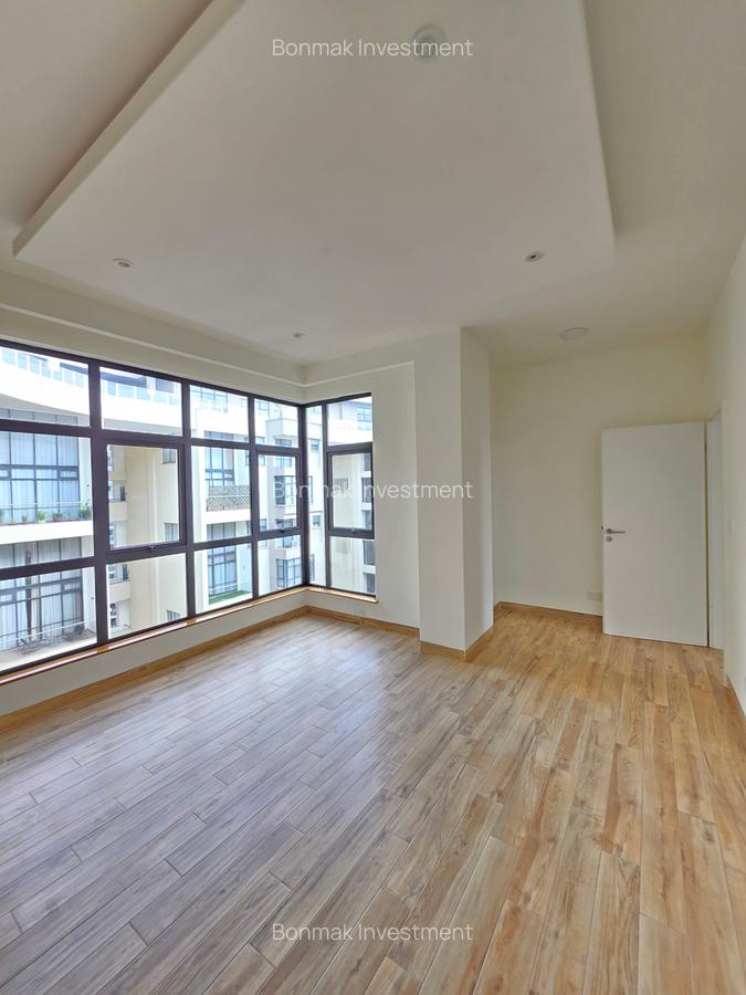 4 Bed Apartment with En Suite at Riverside Drive - 17