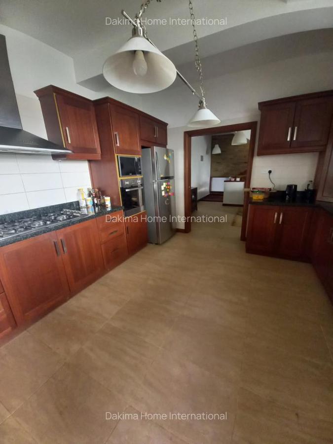 4 Bed Townhouse with En Suite in Spring Valley - 12