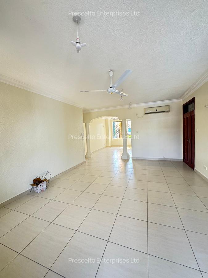 2 Bed Apartment with En Suite at Off Links Road - 8