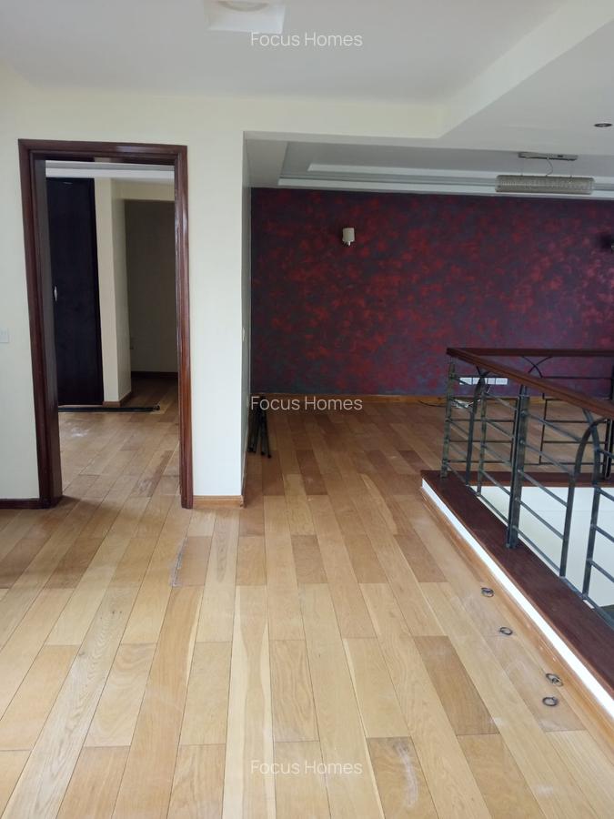 4 Bed Townhouse with En Suite in Lavington - 5