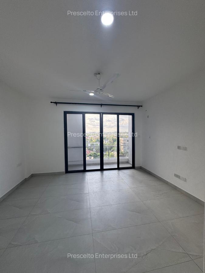 3 Bed Apartment with En Suite at Off Links Road - 2