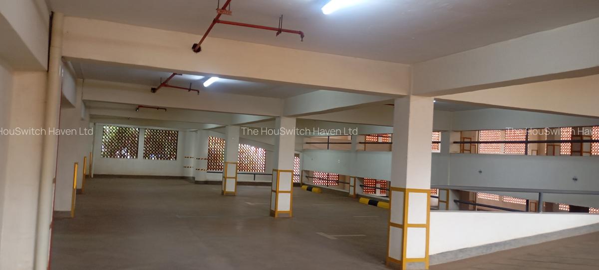 70,000 ft² Office with Service Charge Included at Off Parklands Road - 12