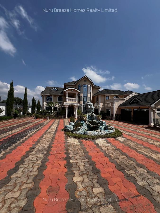6 Bed House with En Suite in Runda - 1