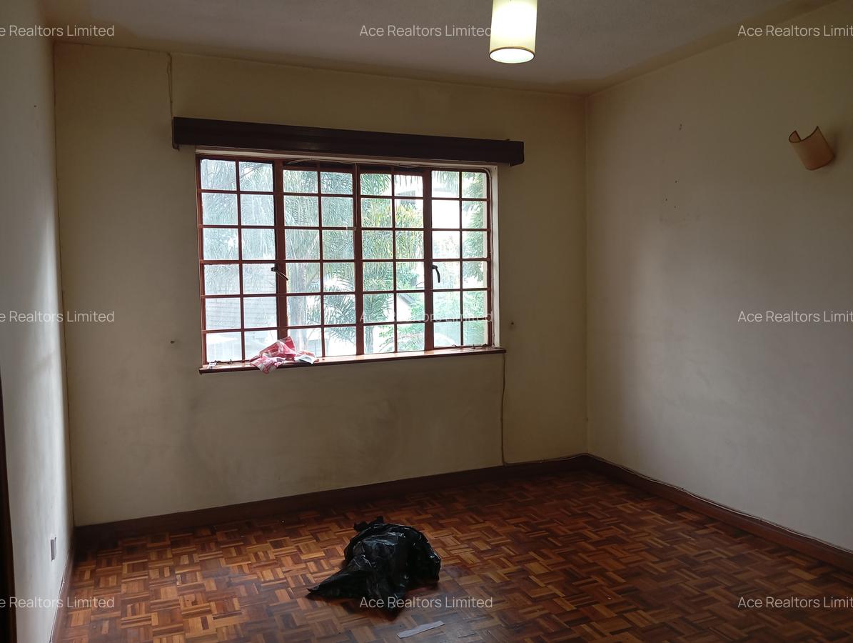 3 Bed Apartment with En Suite at Westrands Avenue - 15