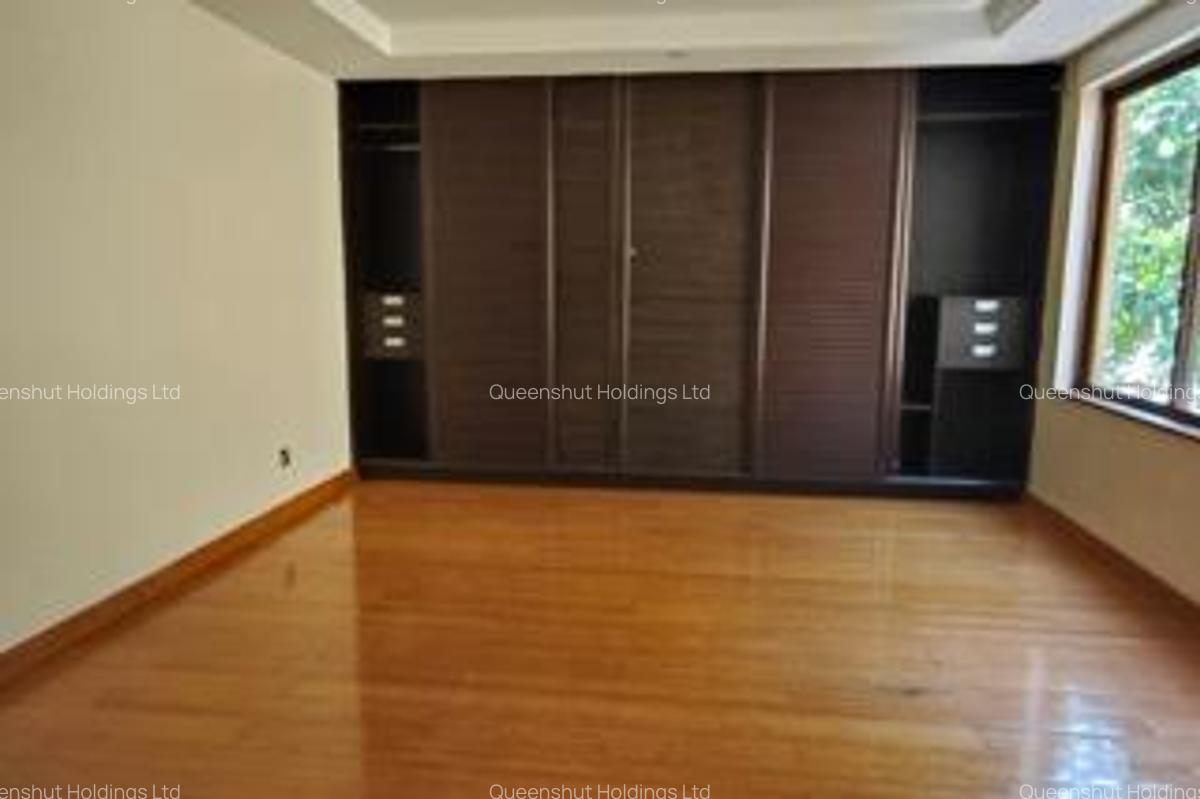 5 Bed Townhouse with En Suite in Westlands Area - 7