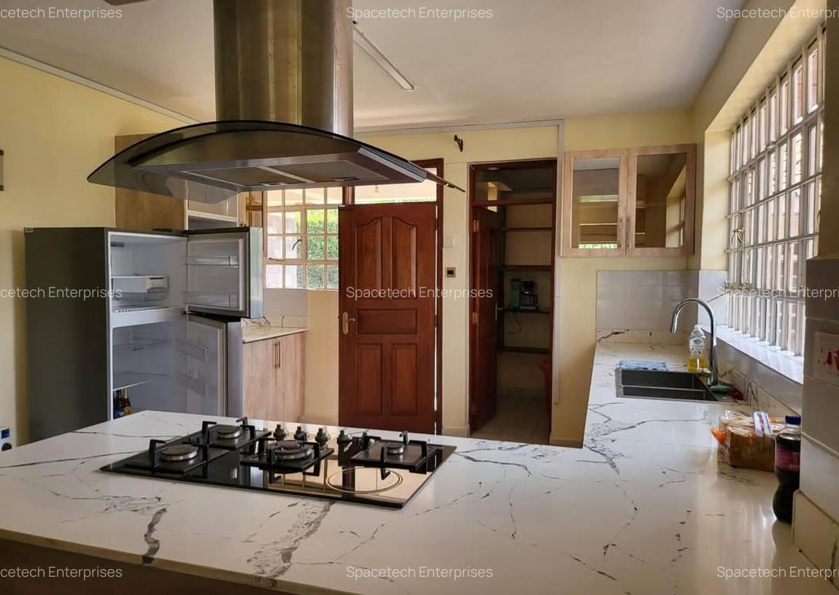5 Bed House with En Suite in Runda - 11