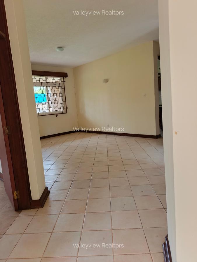 4 Bed Townhouse with En Suite at Lavington - 6
