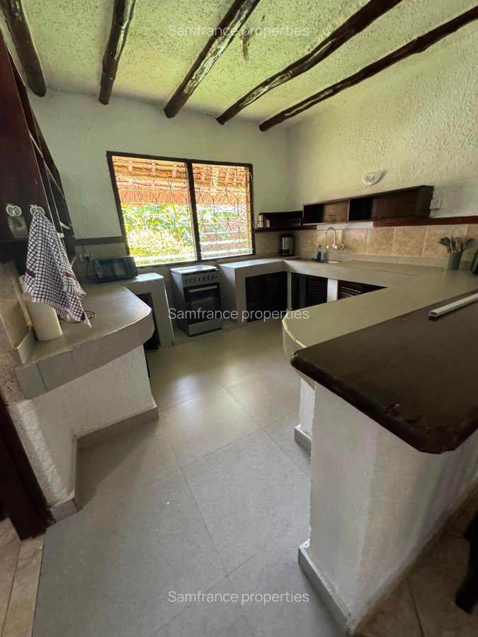 3 Bed Villa with En Suite at Lamarina - 9