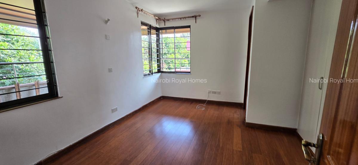 5 Bed Townhouse with En Suite at Lavington Convent Drive - 14