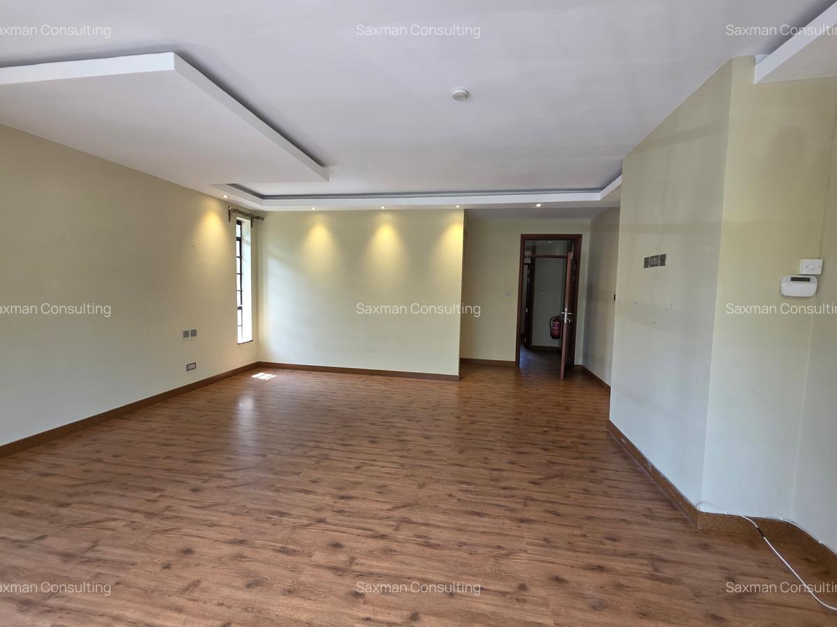 5 Bed House with En Suite in Runda - 20