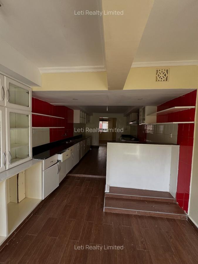 5 Bed Townhouse with En Suite in Lavington - 4