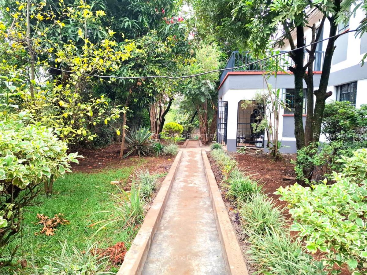 5 Bed House at Ridgeways Lane - 2