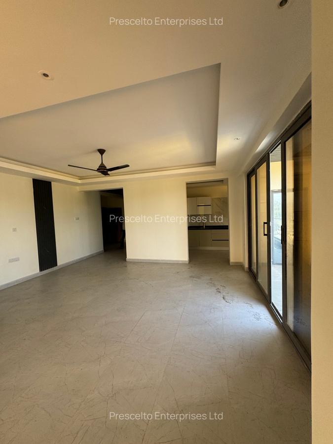 3 Bed Apartment with En Suite at Off Links Road - 4