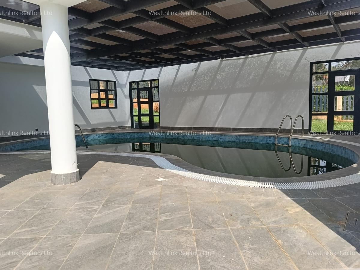 5 Bed House with En Suite at Ridgeways - 8