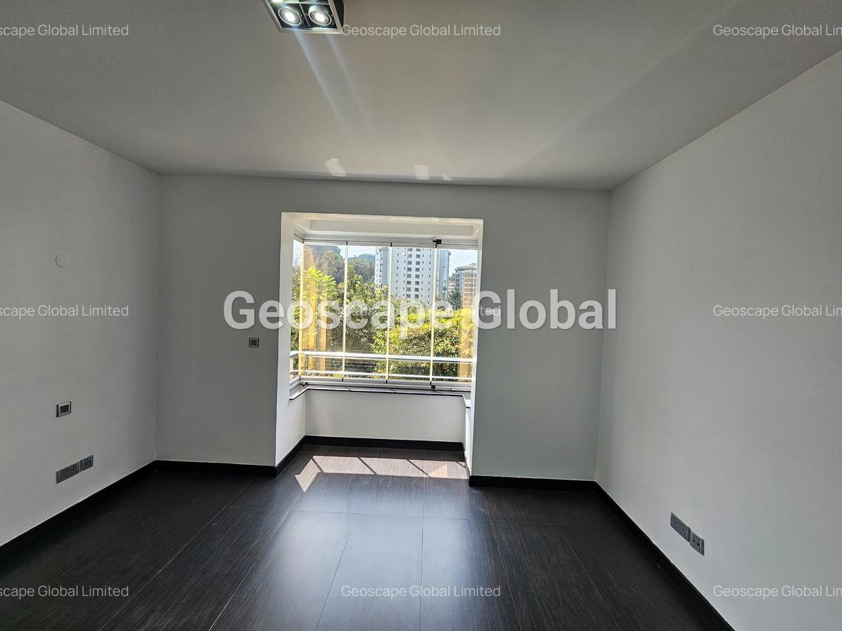 3 Bed Apartment with En Suite in Riverside - 14