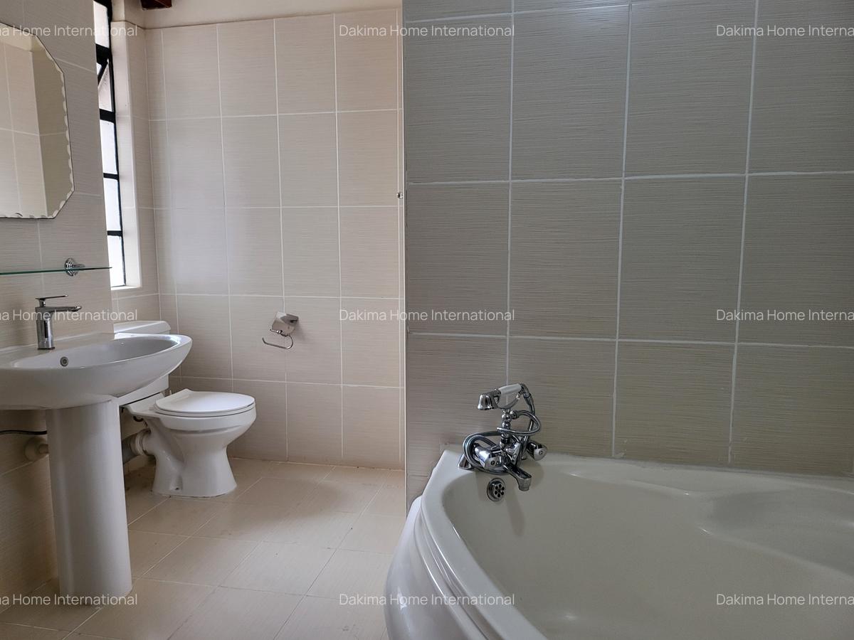 5 Bed Townhouse with En Suite in Rosslyn - 8