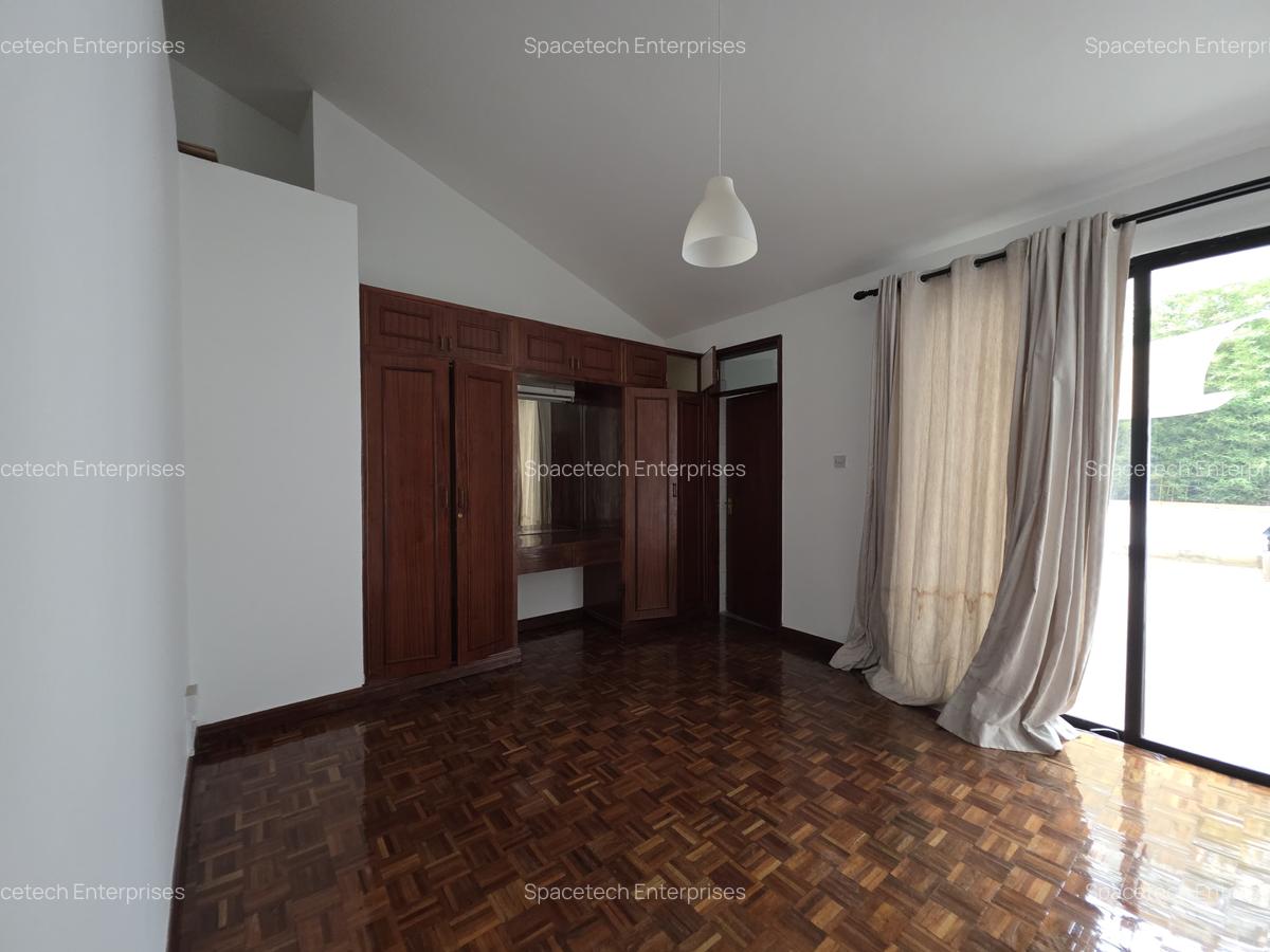 4 Bed Townhouse with En Suite in Spring Valley - 19