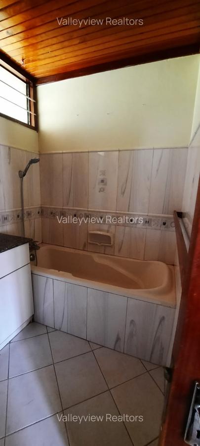 3 Bed House with En Suite at Lavington - 20